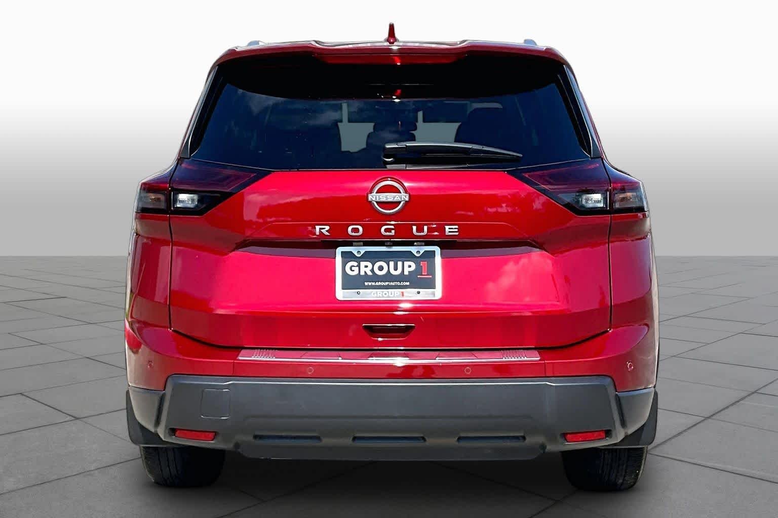 Used 2025 Scarlet Ember Tintcoat Nissan SV image 5