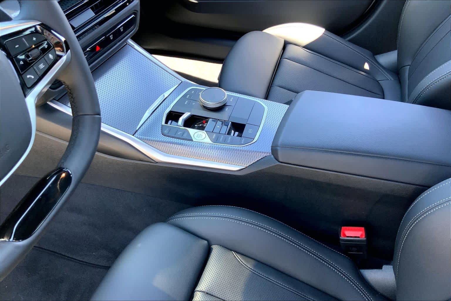 2025 BMW 3 Series 330i - Photo 17