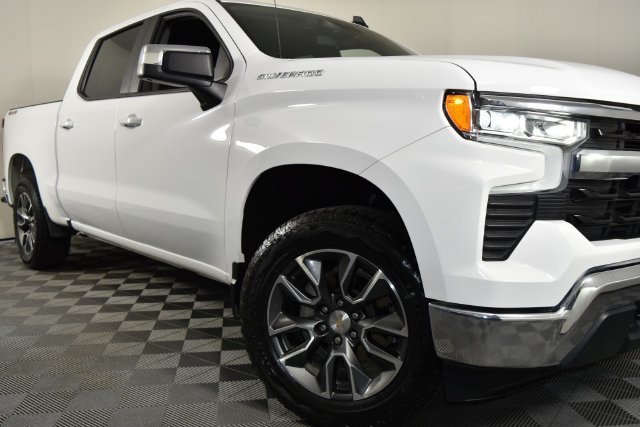 Used 2024 Summit White Chevrolet LT (2FL) image 3