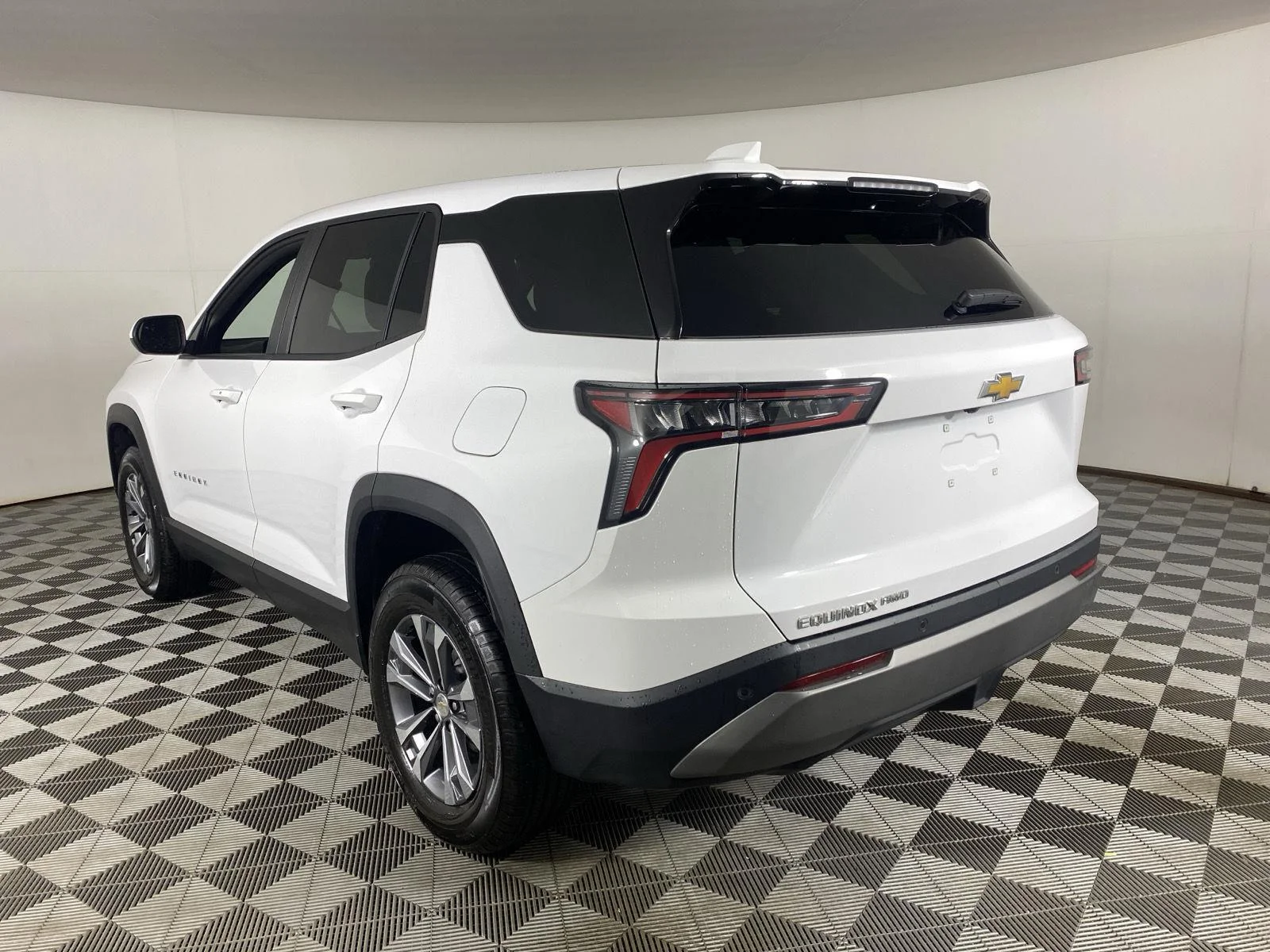 Used 2026 Summit White Chevrolet AWD LT image 5