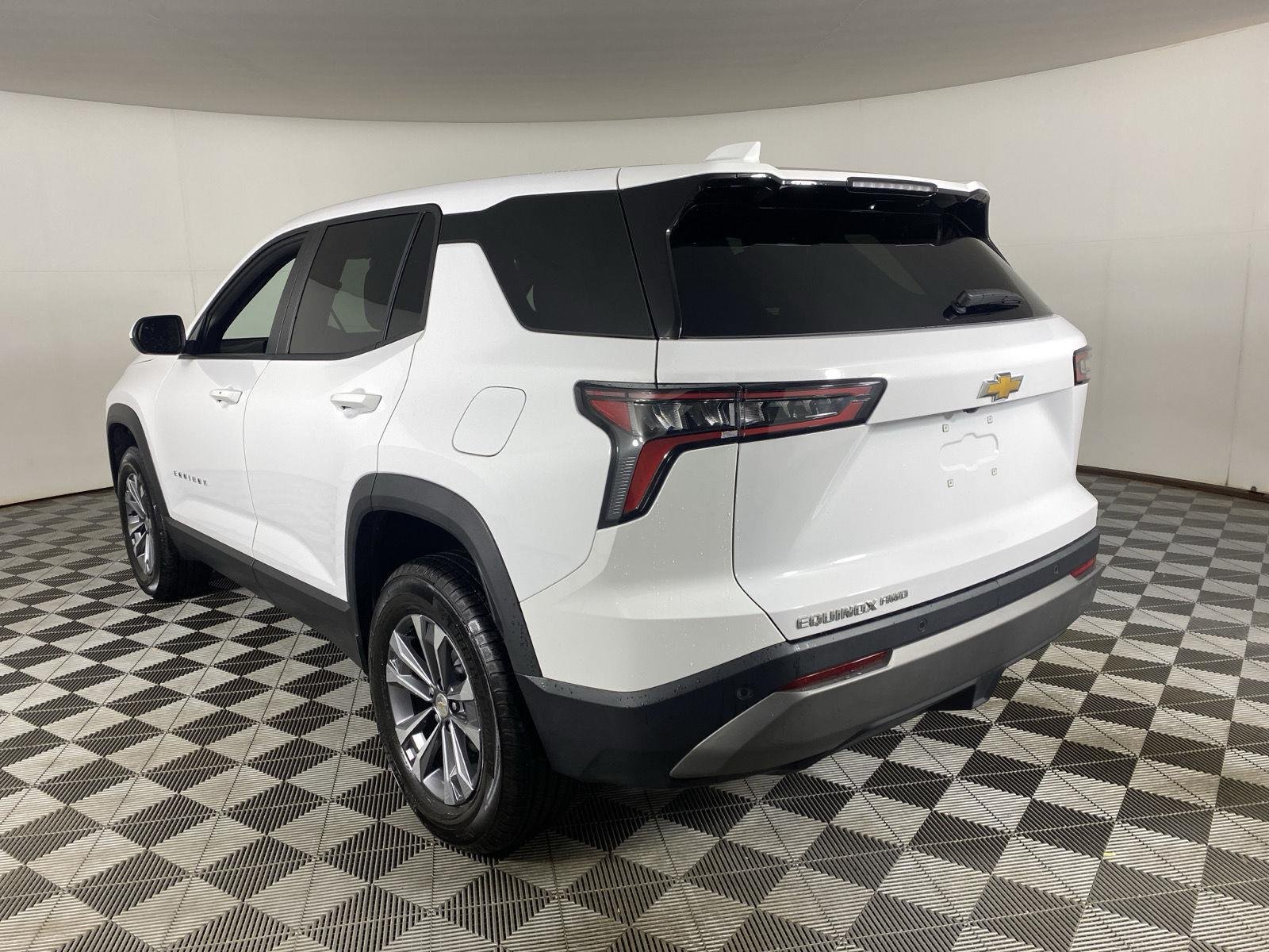 Used 2026 Summit White Chevrolet AWD LT image 5