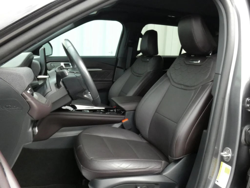 Used 2025 Gray Ford Platinum image 6