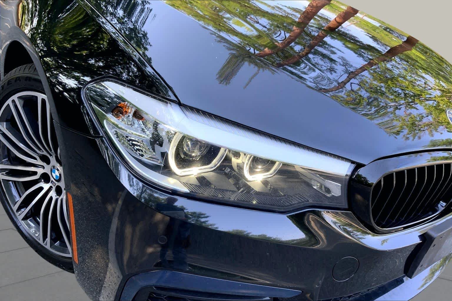 Used 2020 Black Sapphire Metallic BMW 530i xDrive image 26