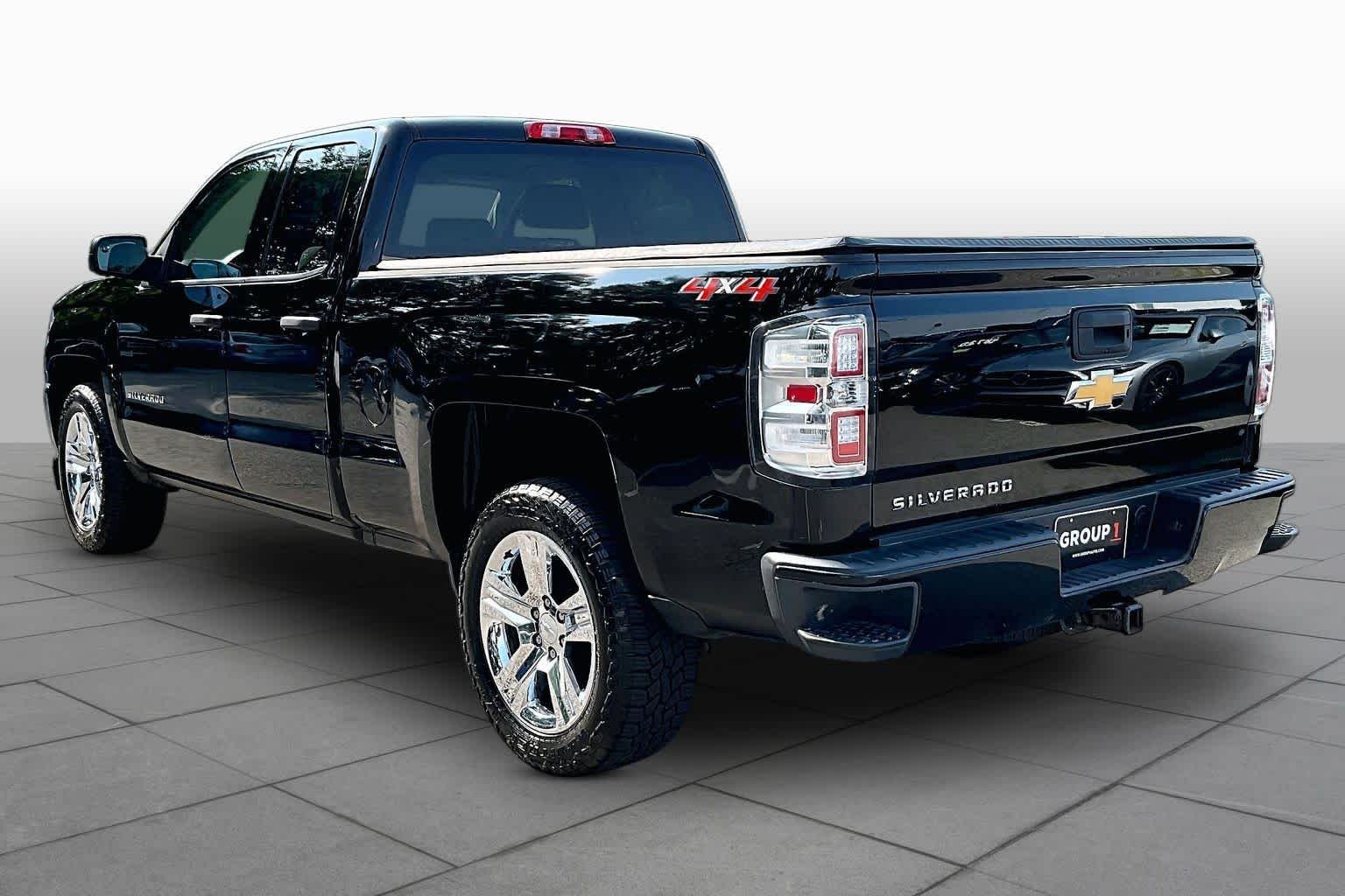 Used 2018 Black Chevrolet Custom image 12