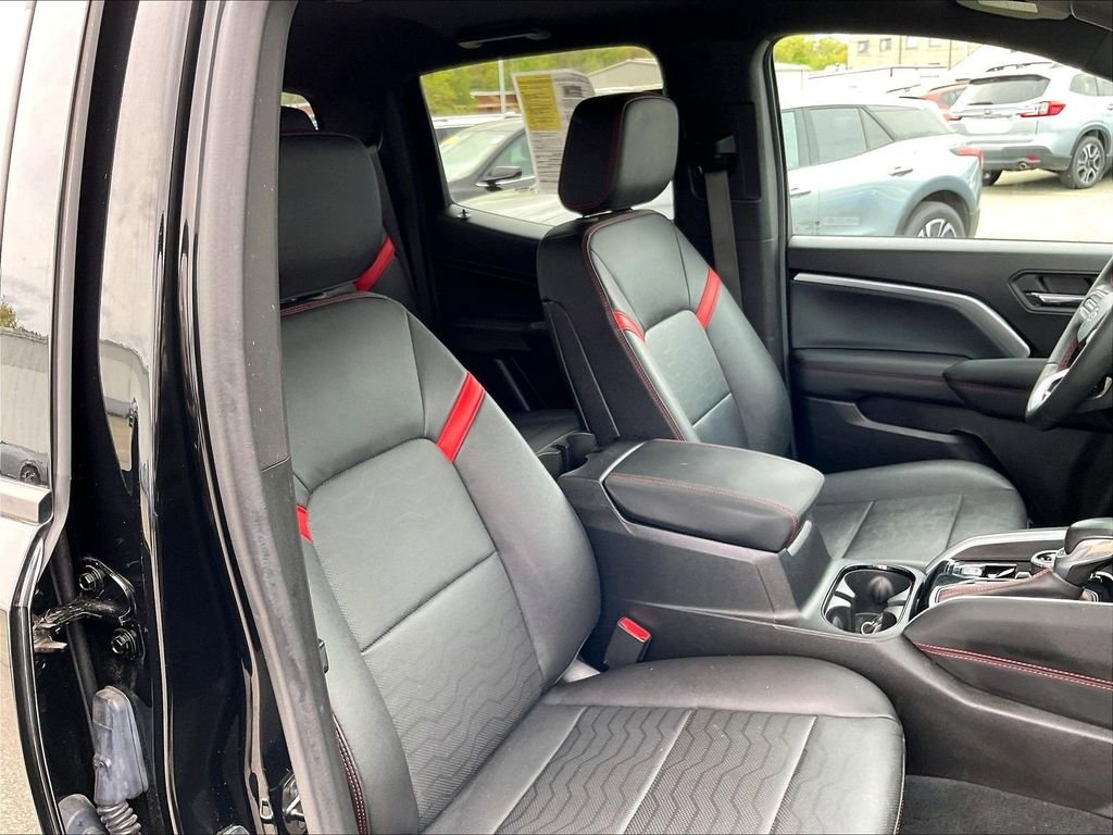 Used 2023 Black Chevrolet Z71 image 11