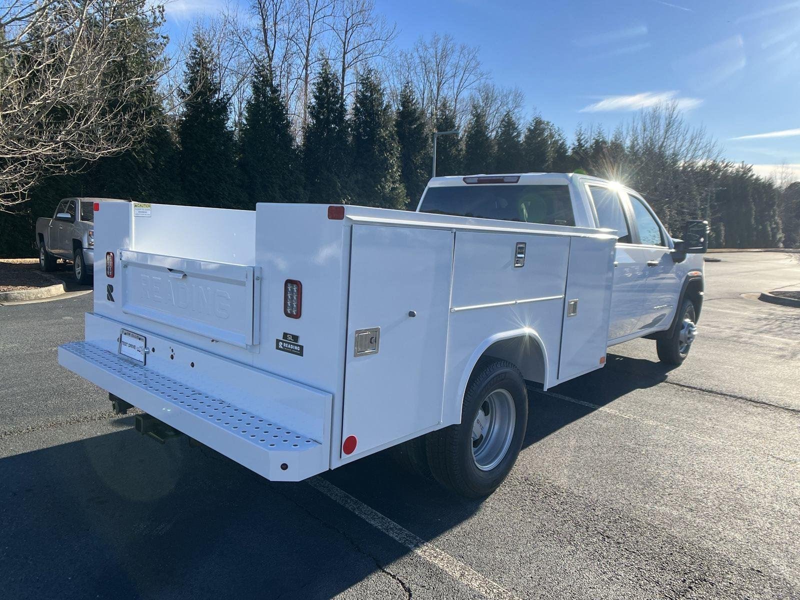 2025 GMC Sierra 3500 Chassis Cab Pro - Photo 7