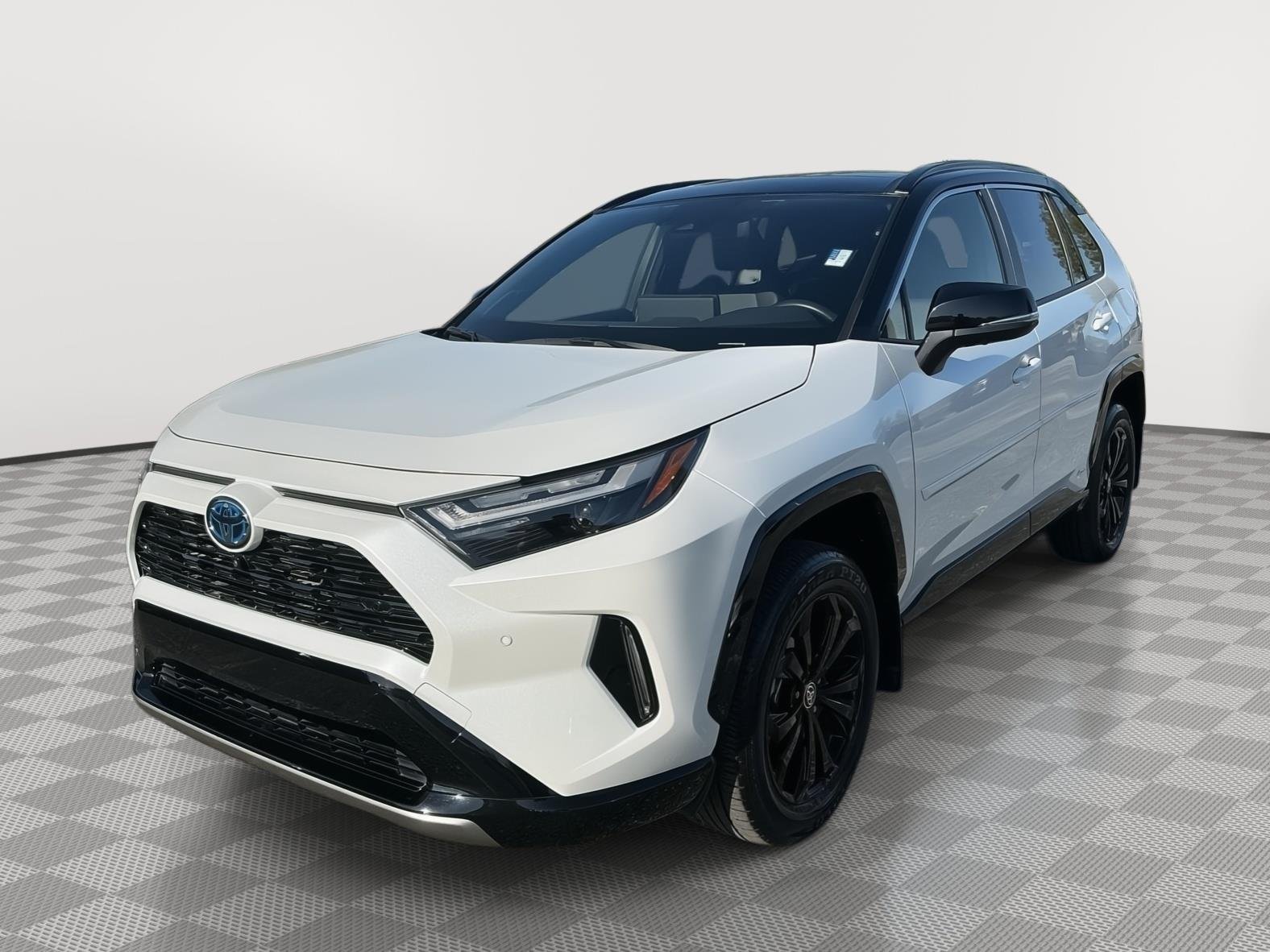 Used 2023 Wind Chill Pearl w/Midnight Black Metallic Roof TOYOTA XSE image 22
