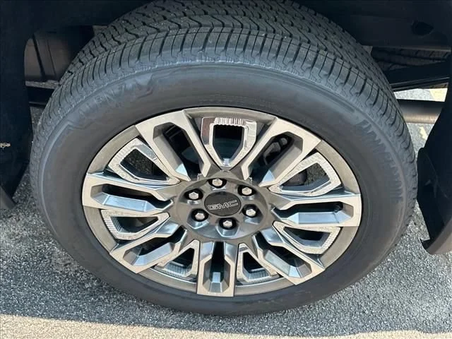 New 2026 Glacier White Tricoat GMC Denali Ultimate image 17
