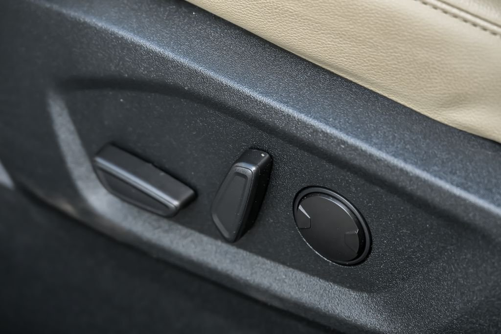 Used 2021 Gray Ford SEL image 19
