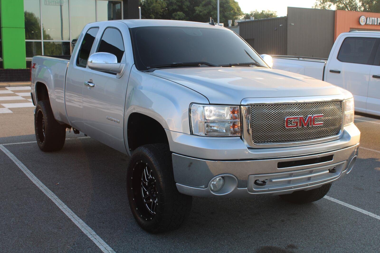 Used 2012 Quicksilver Metallic GMC SLE image 3