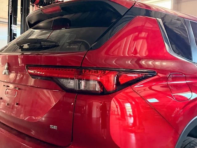 Used 2024 Red Mitsubishi SE image 9