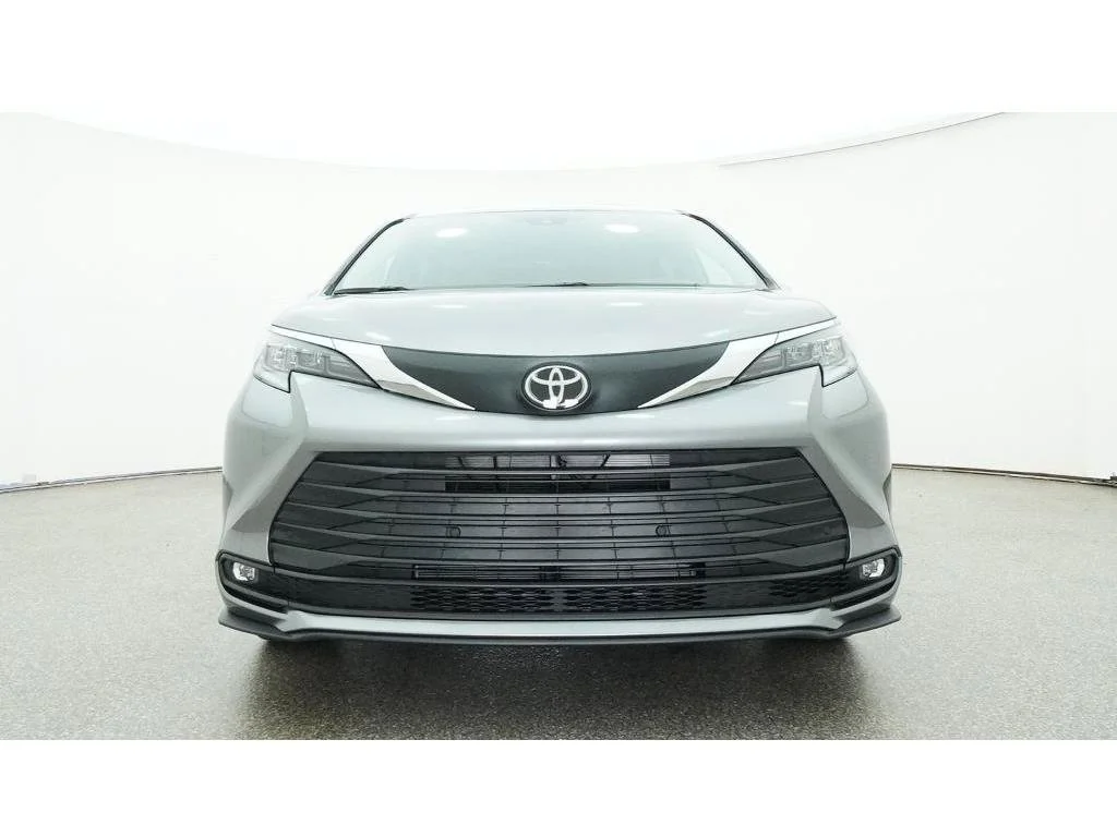 New 2026 Heavy Metal Toyota XLE image 31