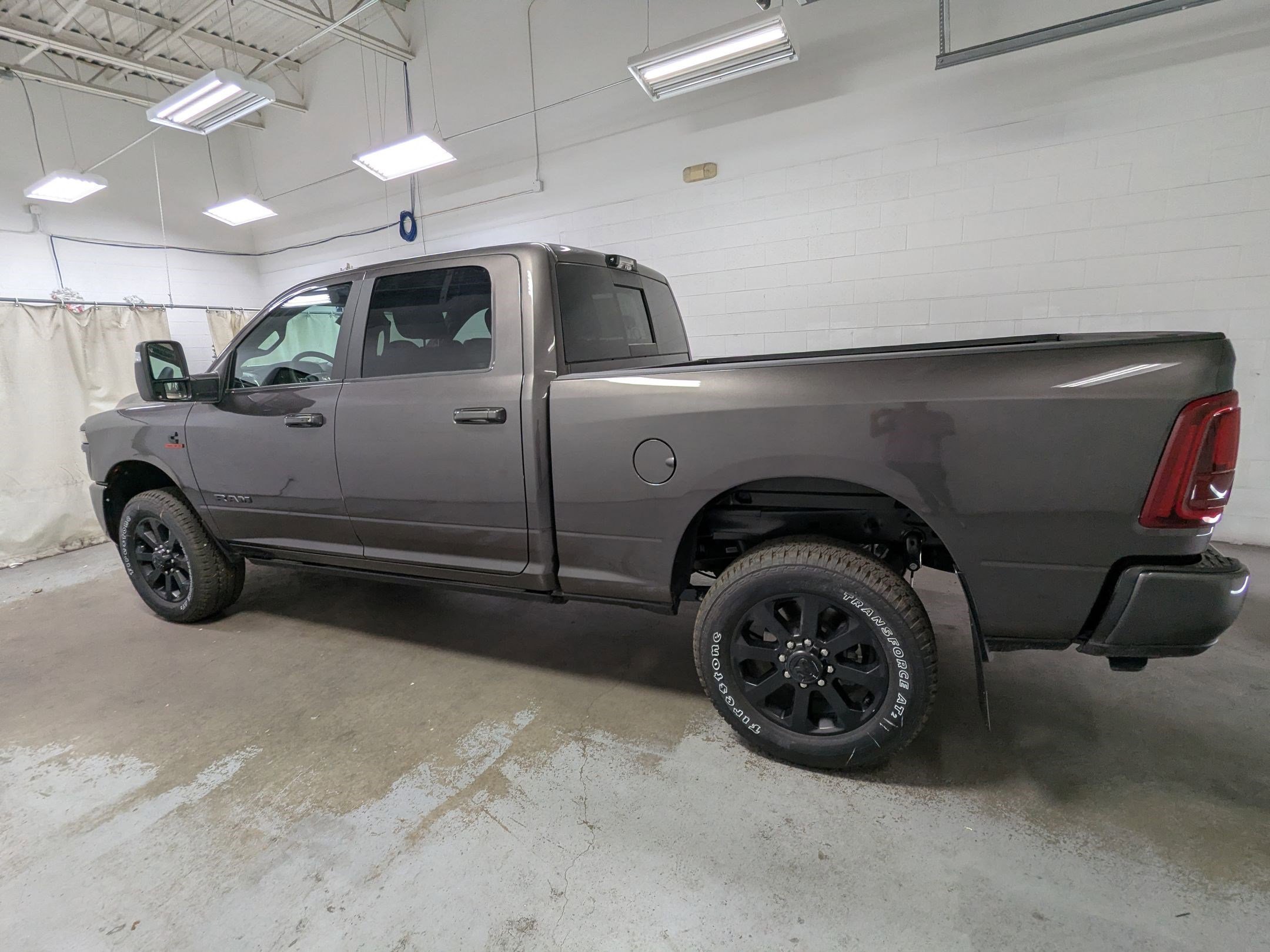 New 2026 Granite Crystal Metallic Clear-Coat Exterior Paint RAM Laramie image 8