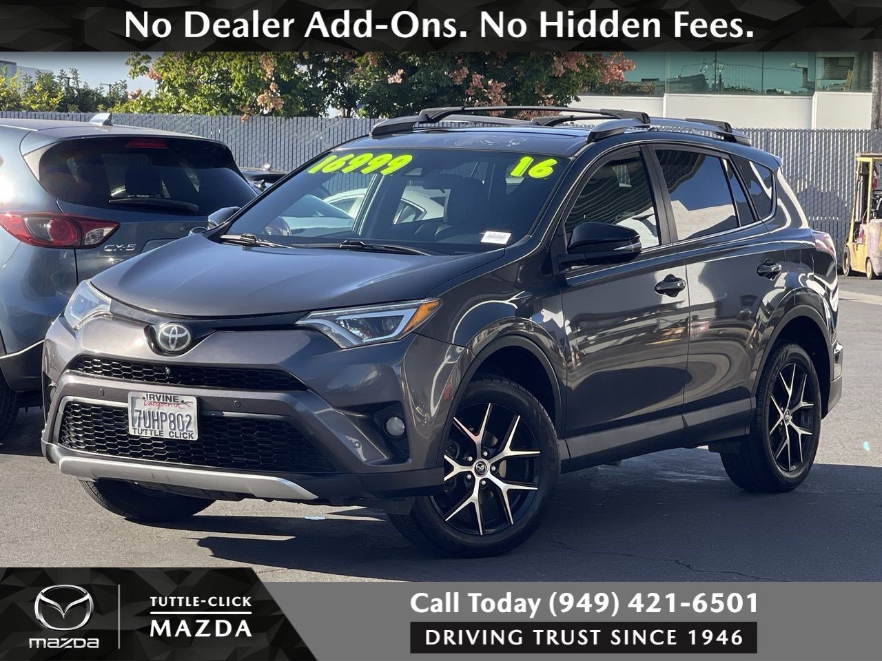 Used 2016 MAGNETIC GRAY MET Toyota SE image 1