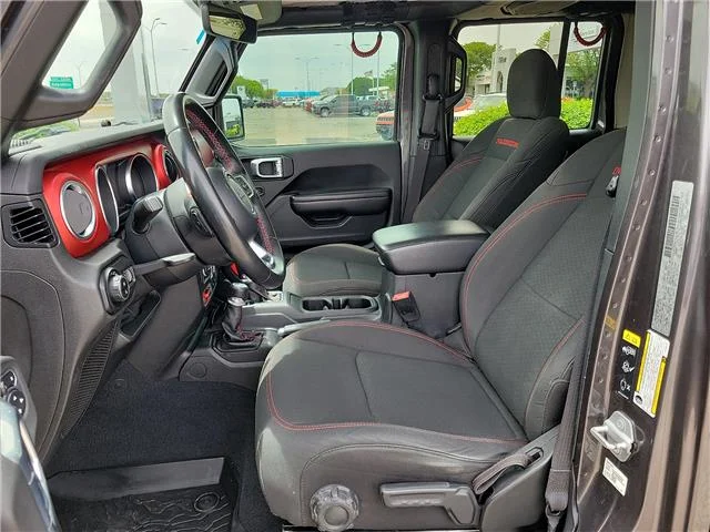 Used 2020 Black Jeep Rubicon 4x4 Crew Cab 5 ft. box image 12