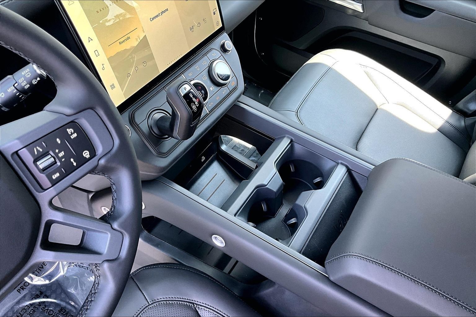 New 2026 Woolstone Green Land Rover X-Dynamic SE image 8