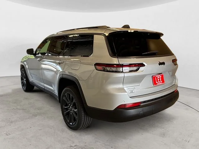 New 2026 Silver Jeep  image 3