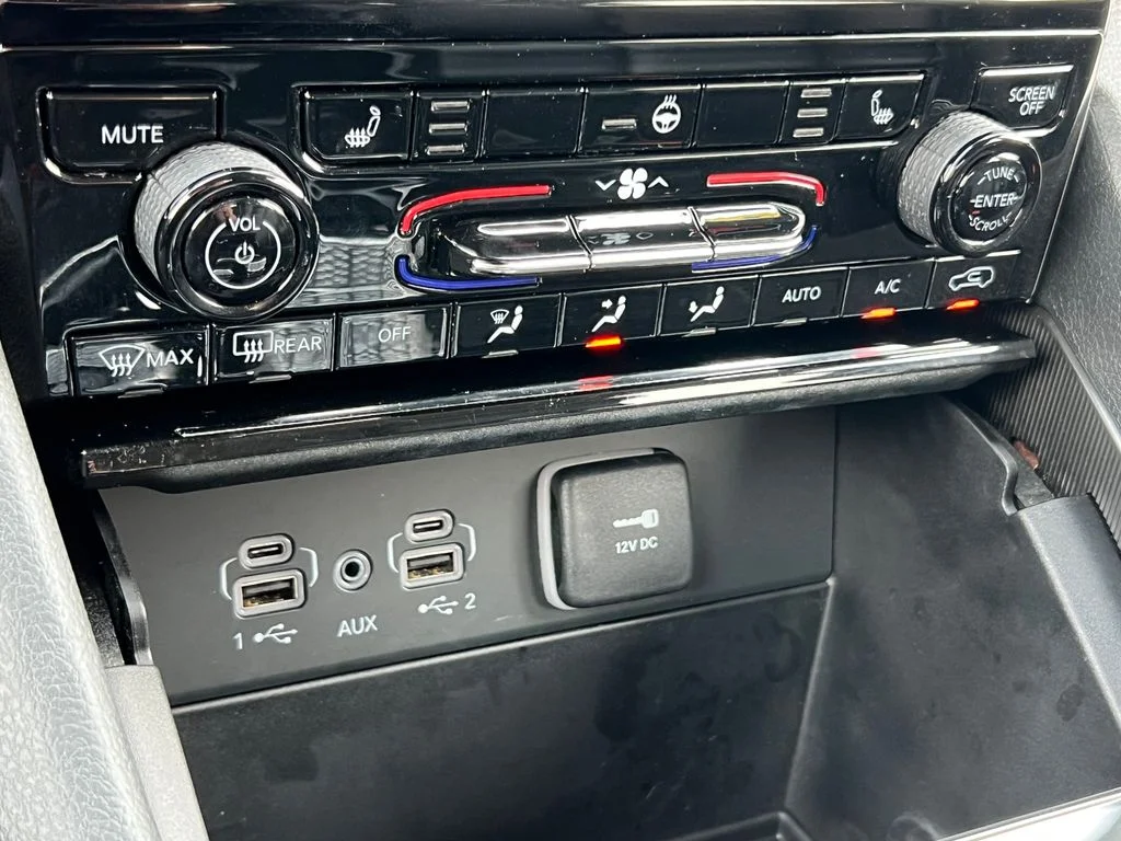 Used 2023 White Jeep Limited image 26