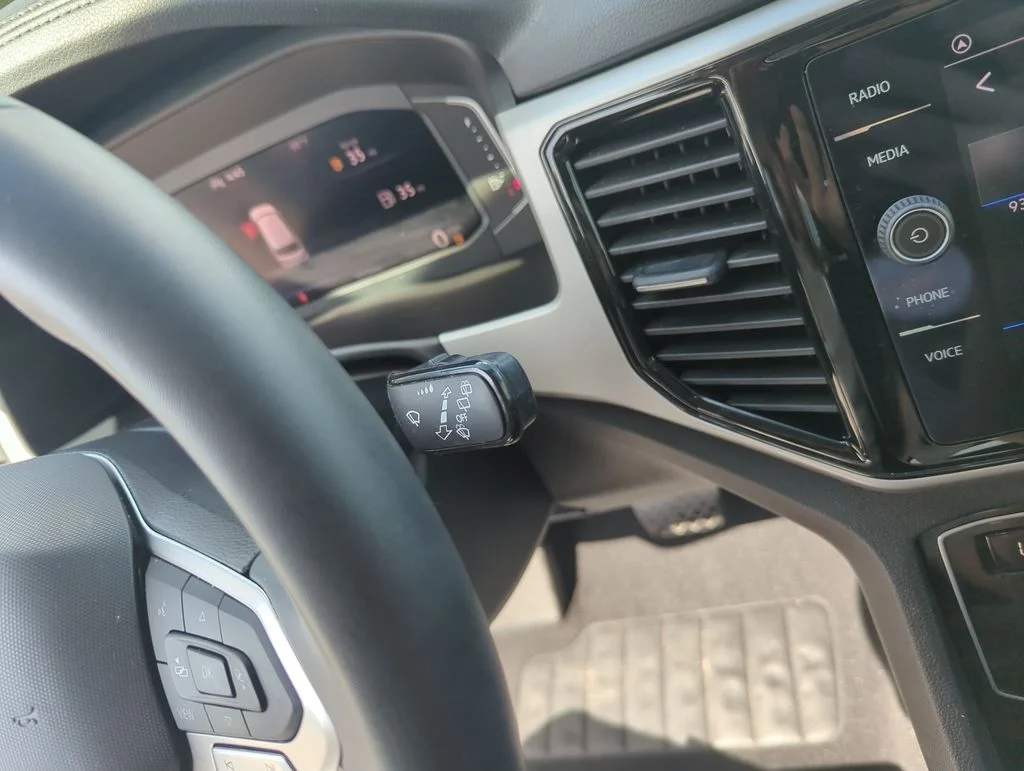 Used 2023 Gray Volkswagen 3.6L V6 SE w/Technology image 24