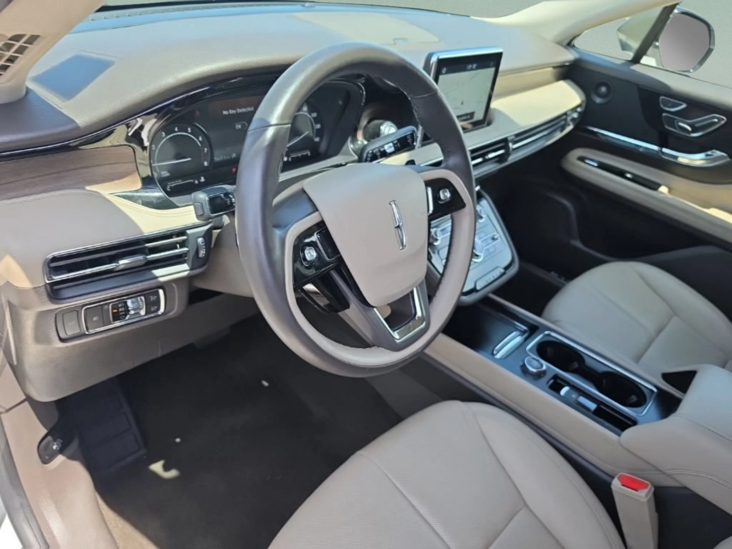 Used 2020 White Lincoln Reserve image 13