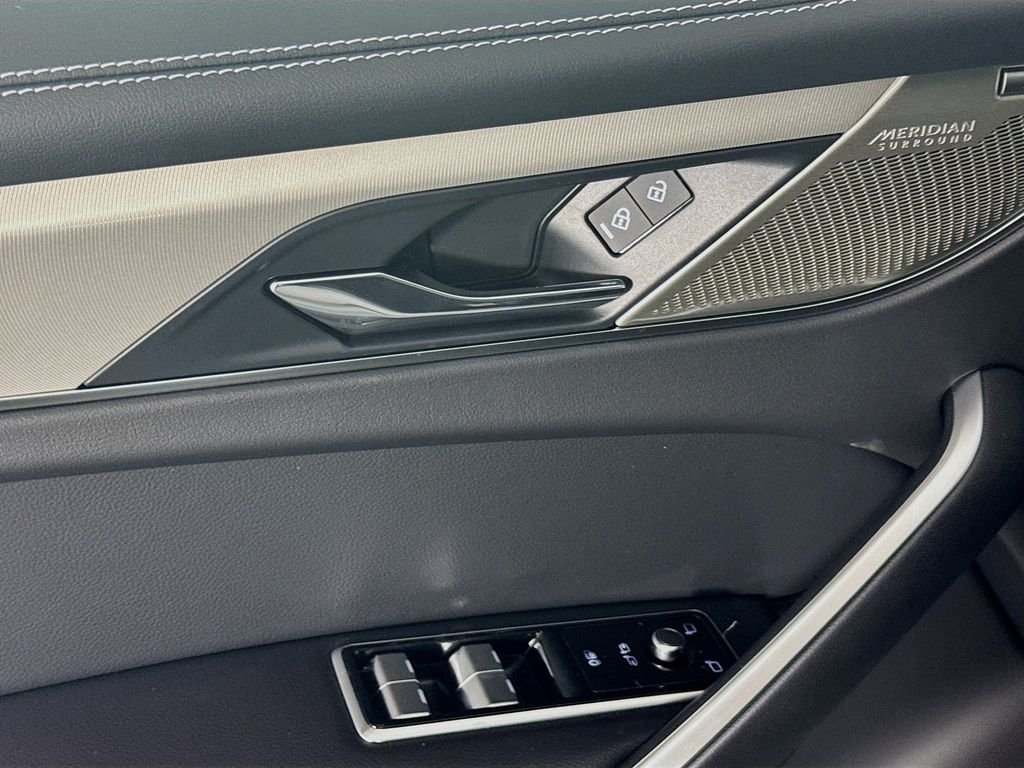 2026 Jaguar F-Pace R-Dynamic S - Photo 17