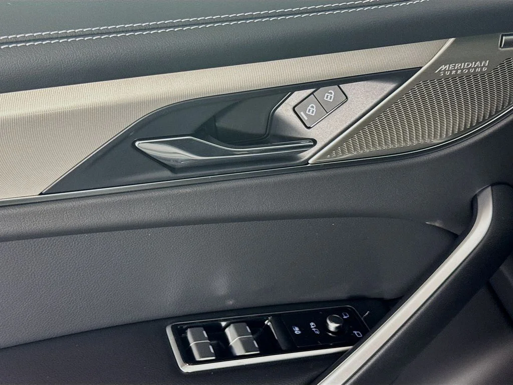 2026 Jaguar F-Pace R-Dynamic S - Photo 17