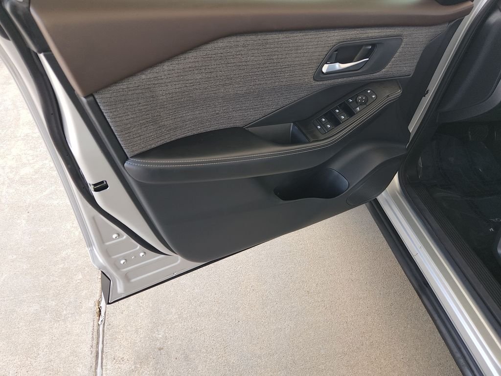 Used 2021 Silver Nissan SV image 29