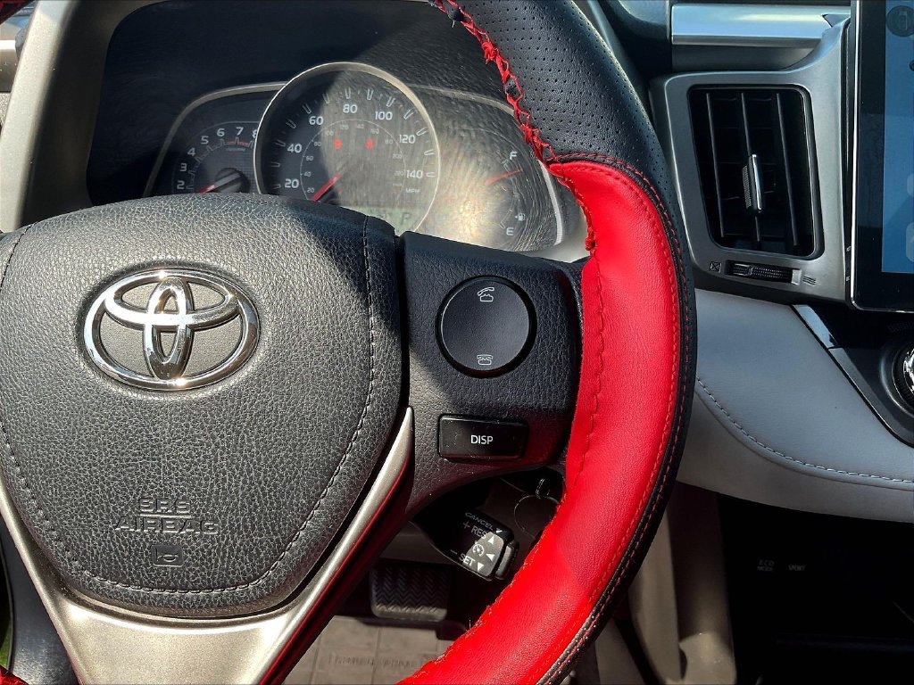 Used 2013 Green Toyota XLE image 13