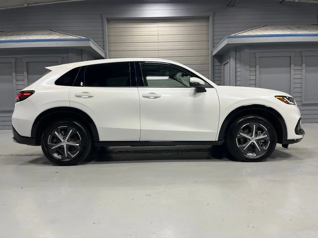 Certified Used 2024 Platinum White Pearl Honda 5DR AWD EX-L BD image 44