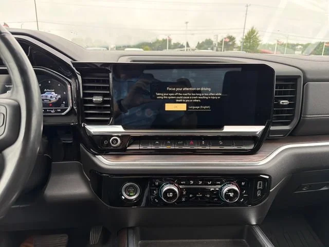 Used 2022 QUICKSILVER METALLIC GMC SLT image 17