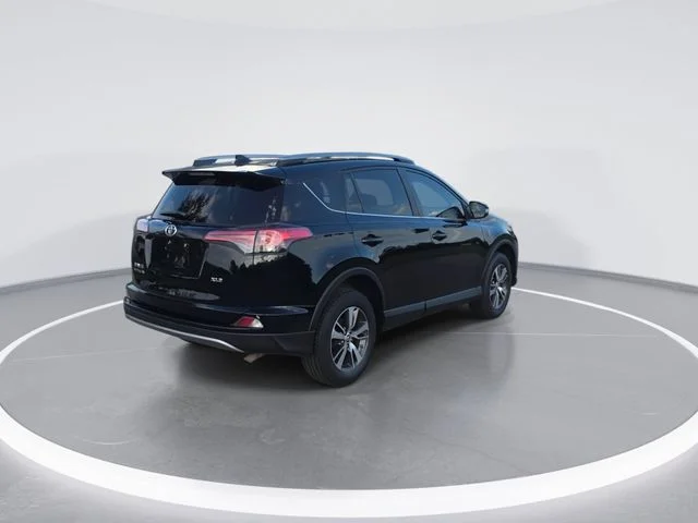 Used 2018 Black Toyota XLE image 8
