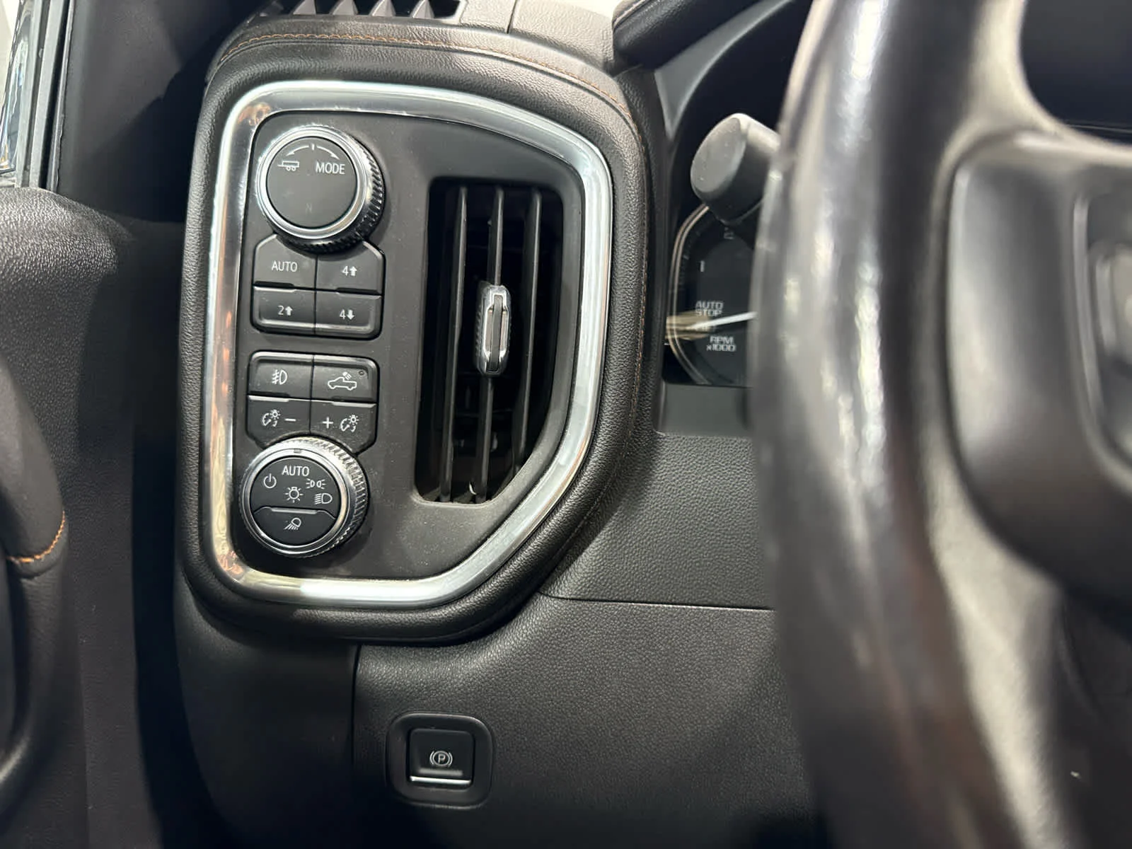 Certified Used 2021 ONYX BLACK GMC AT4 image 22