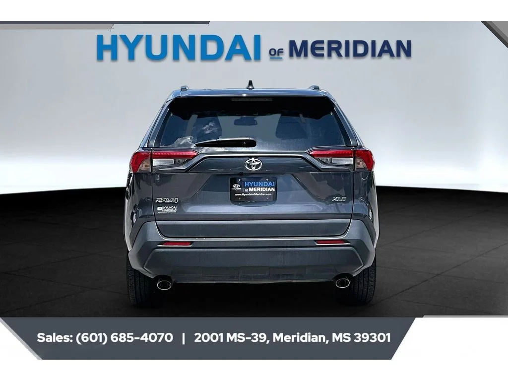 Used 2024 Magnetic Gray Metallic Toyota XLE Premium image 4