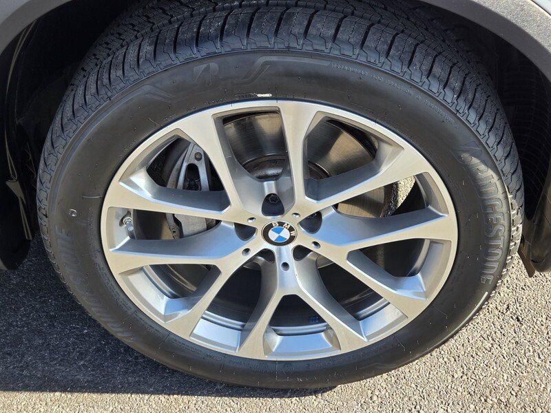 Used 2025 White BMW xDrive40i image 10