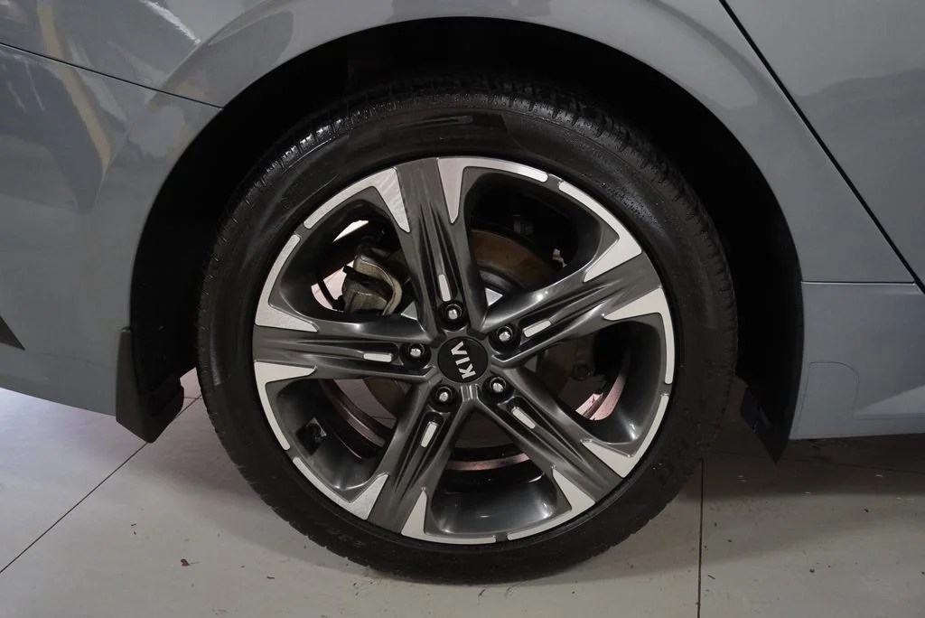 Used 2021 Everlasting Silver Kia EX image 46