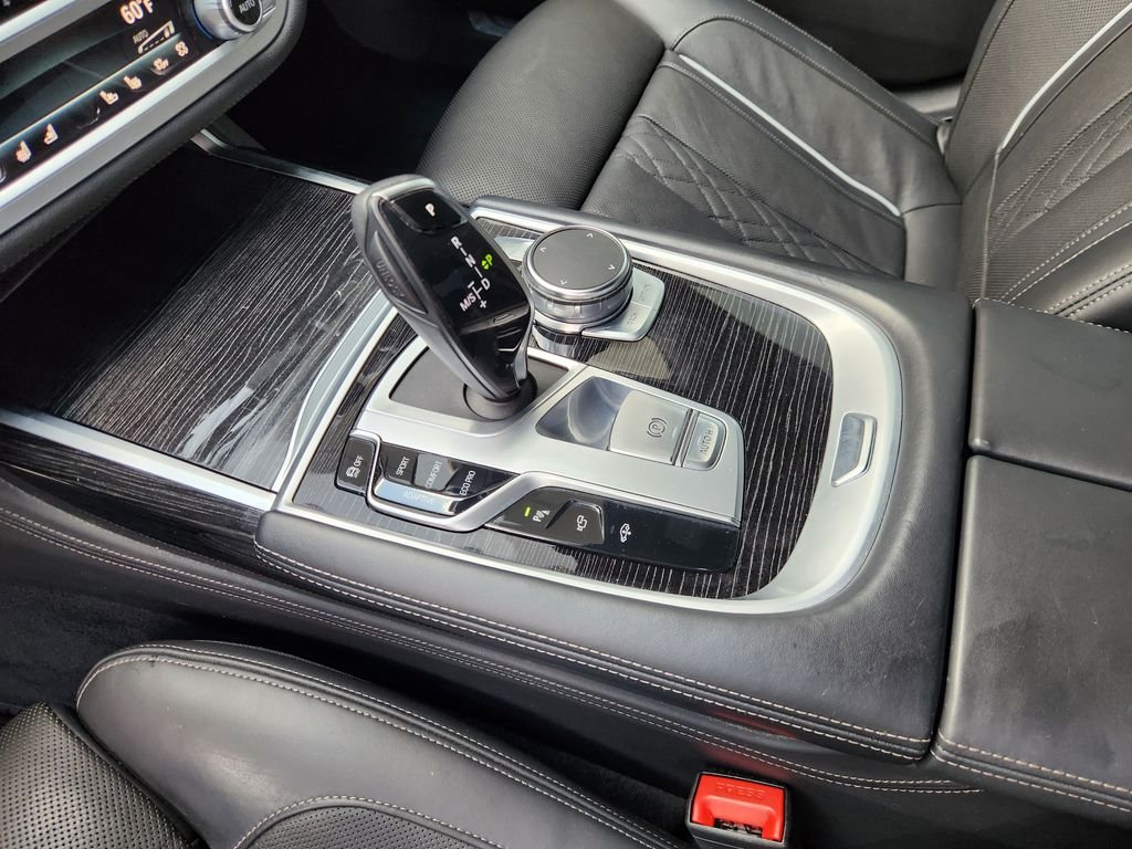 Used 2019 White Metallic BMW 750i image 19