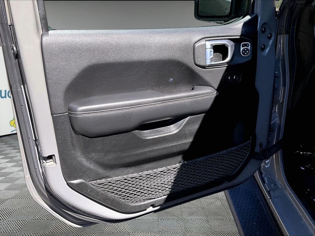 Used 2022 Gray Jeep Unlimited Sahara image 8