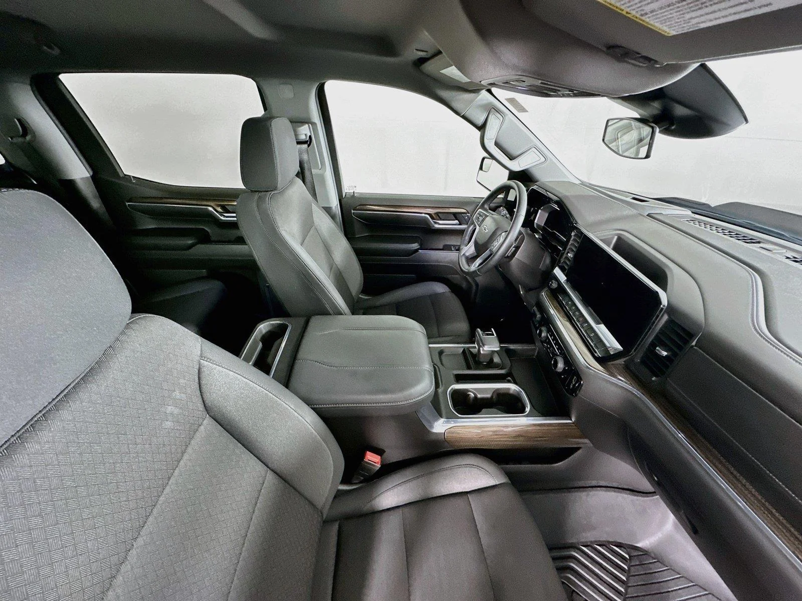 Used 2025 Sterling Gray Metallic Chevrolet LT Trail Boss image 28