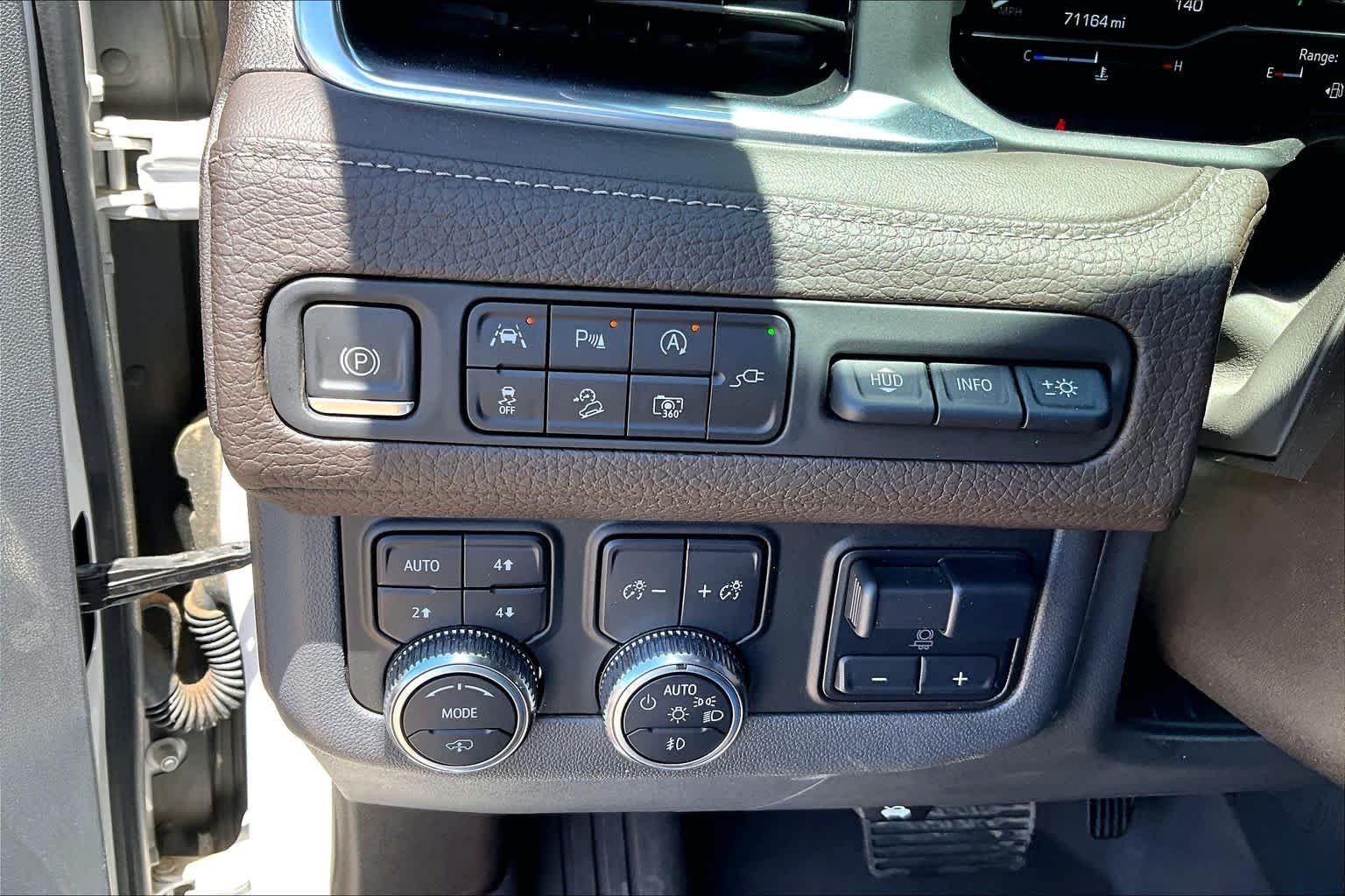 Used 2022 White Frost Tricoat GMC Denali image 31