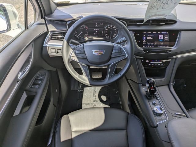 Certified Used 2025 Crystal White Tricoat Cadillac Luxury image 19