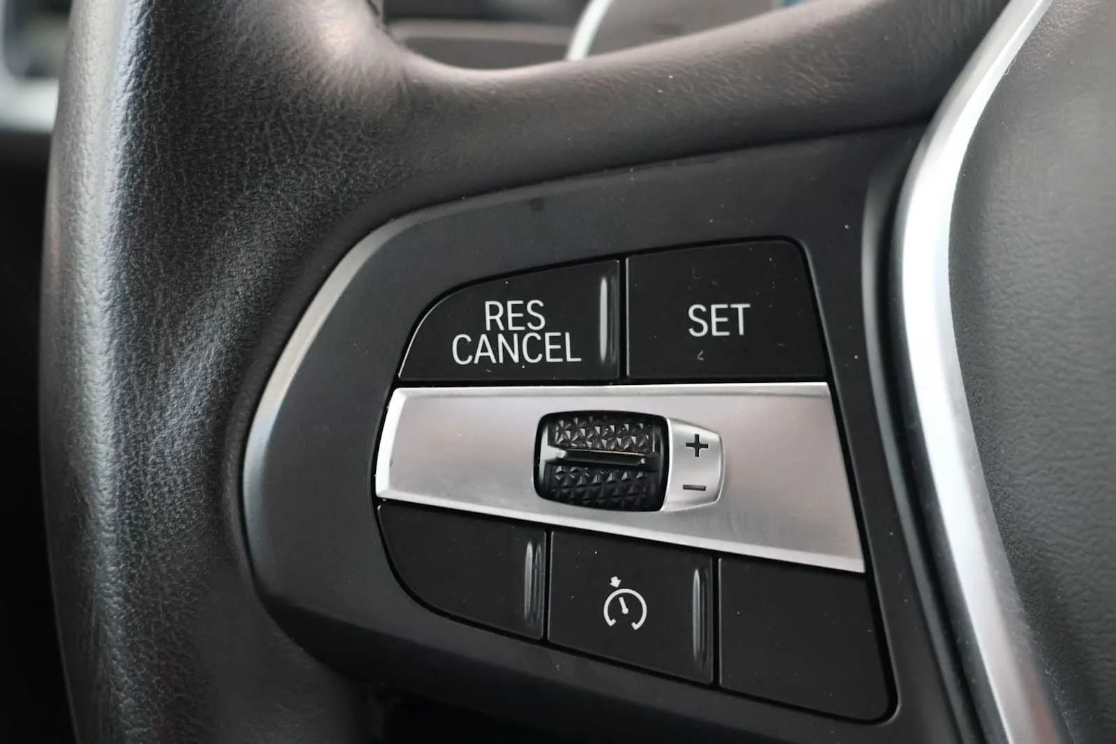 Used 2021 Phytonic Blue Metallic BMW xDrive30e image 18