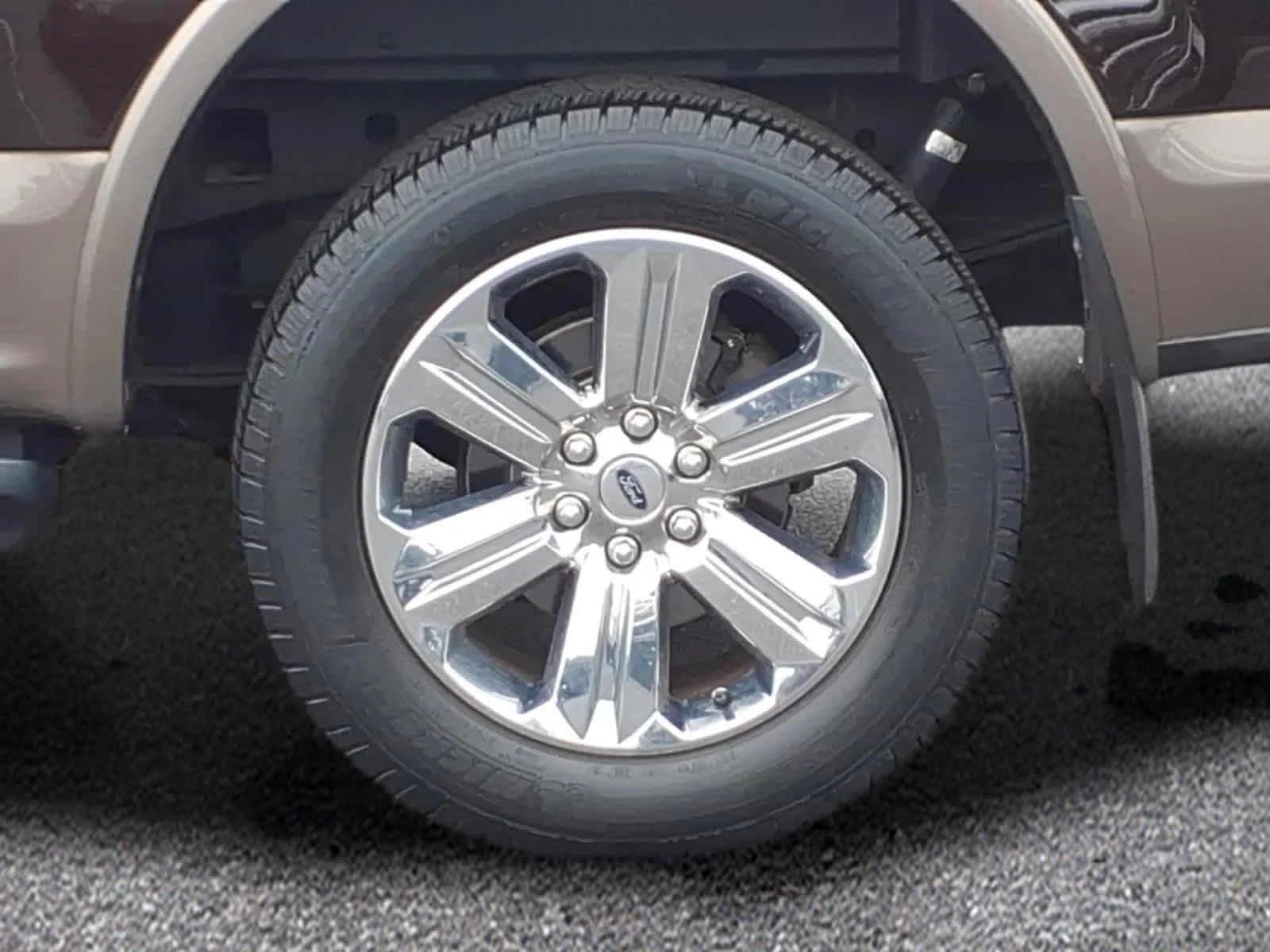Used 2018 Magma Red/Stone Gray Ford LARIAT image 3