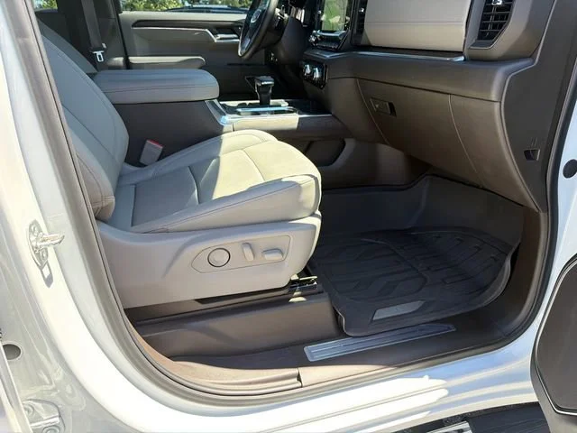 Used 2025 Summit White GMC SLT image 13