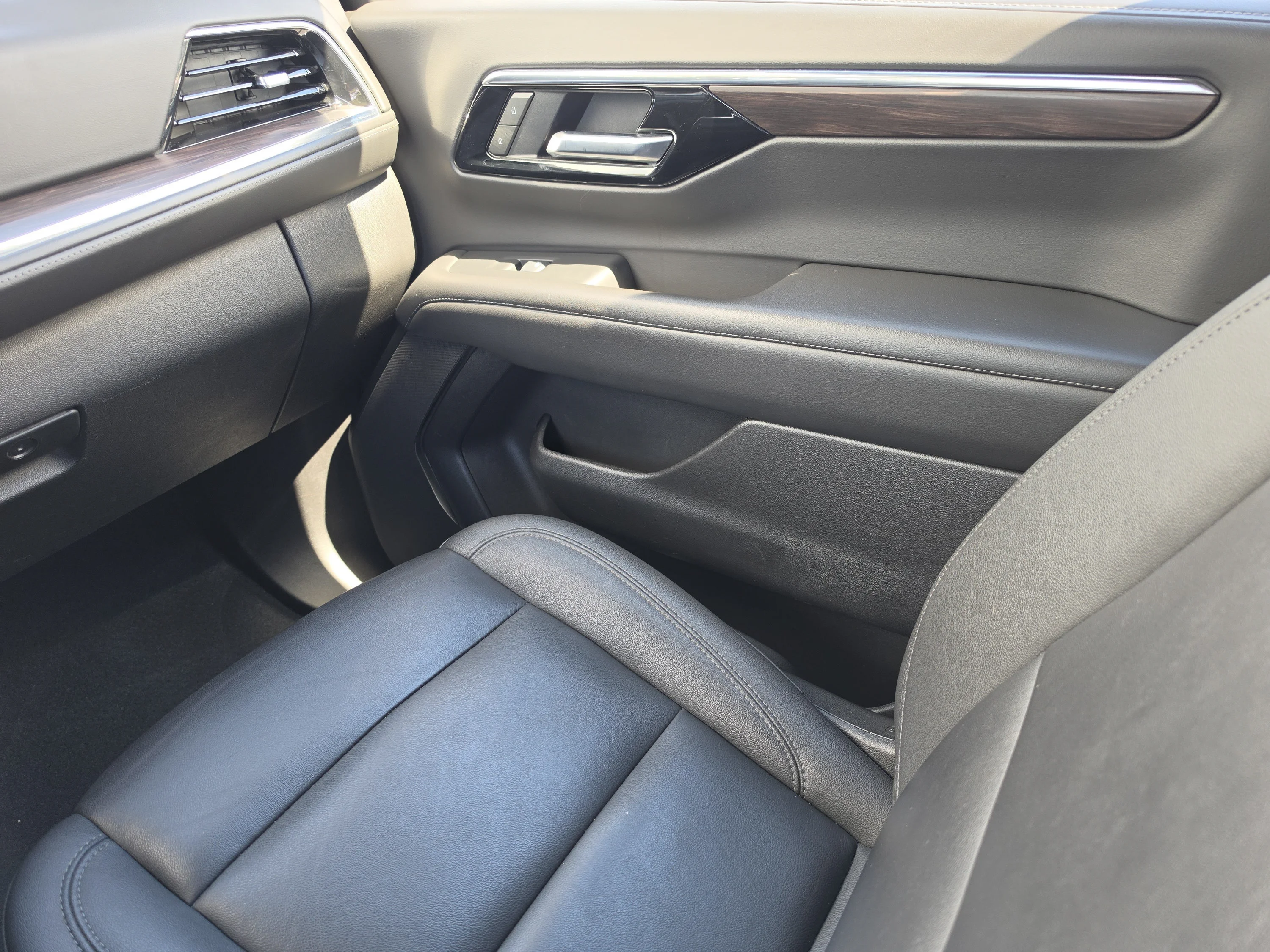 Used 2025 Black Chevrolet LT image 22