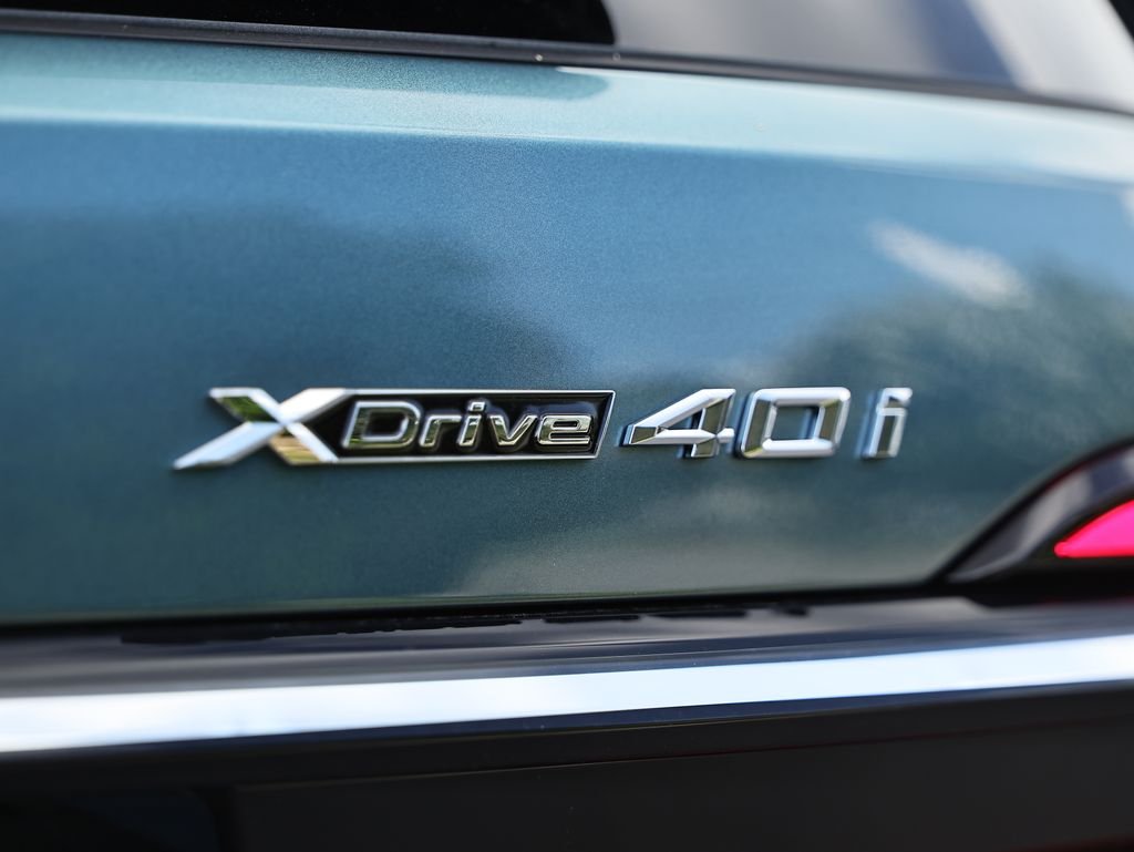 New 2027 Blue Ridge Mountain Metallic BMW xDrive40i image 11