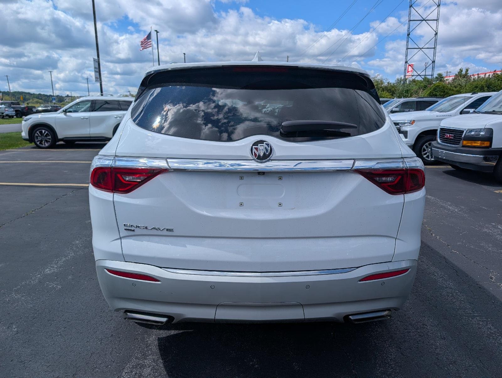 Used 2024 Summit White Buick Essence image 7