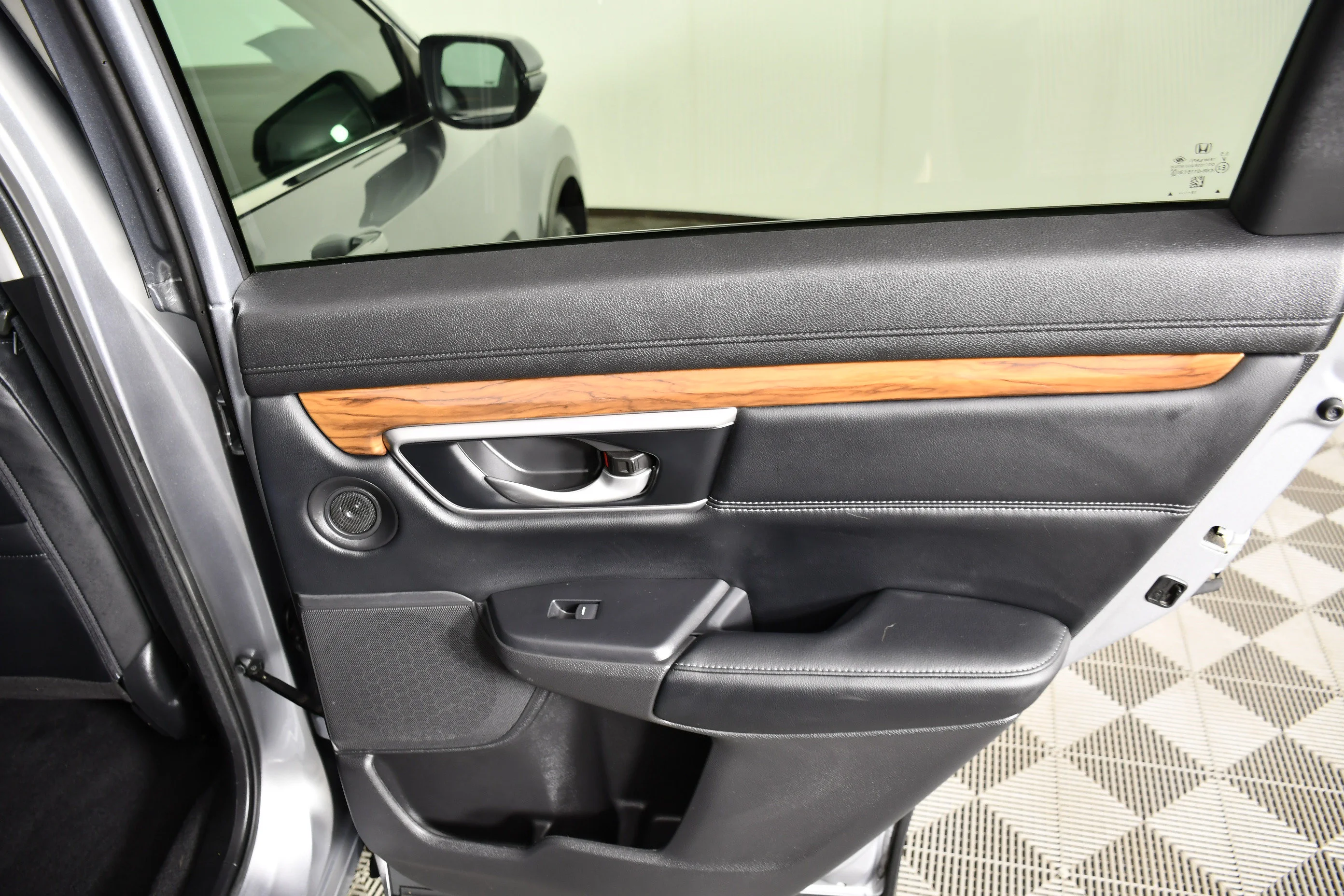 Used 2019 Lunar Silver Metallic Honda Touring image 44