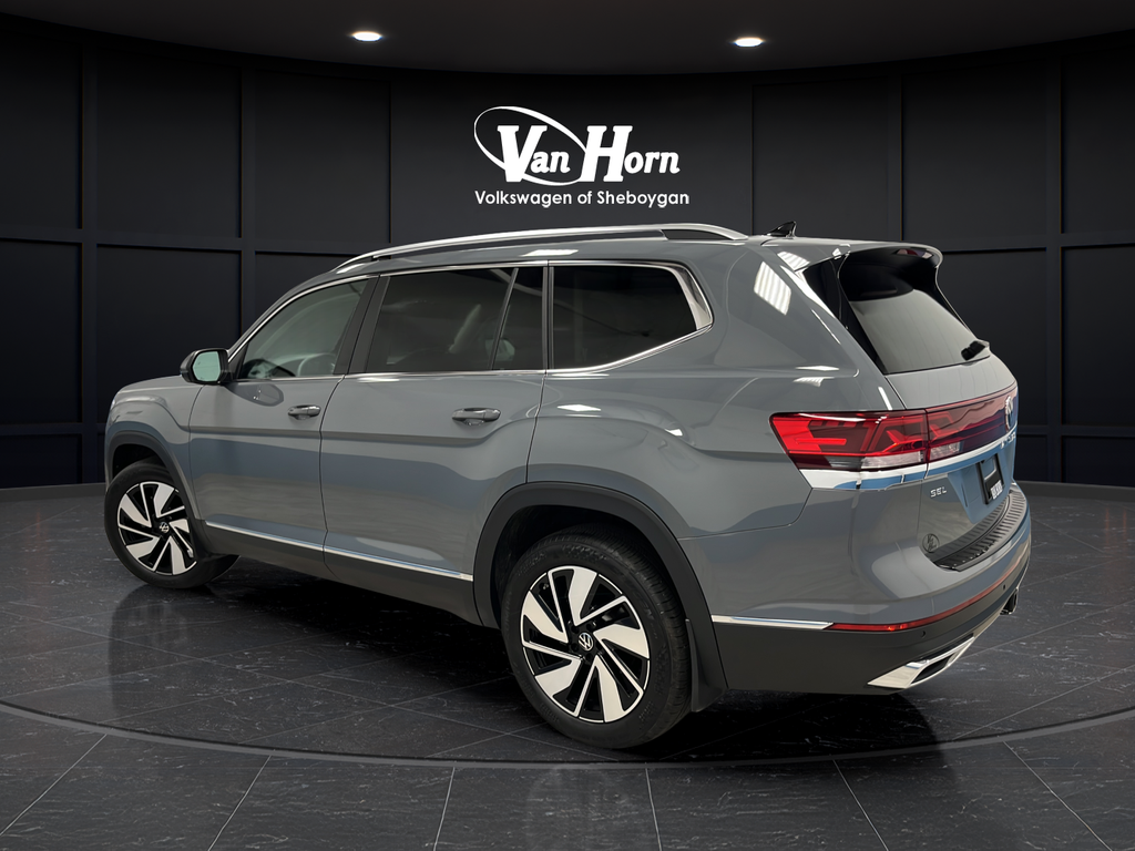 Used 2025 Gray Volkswagen 2.0T SEL image 5