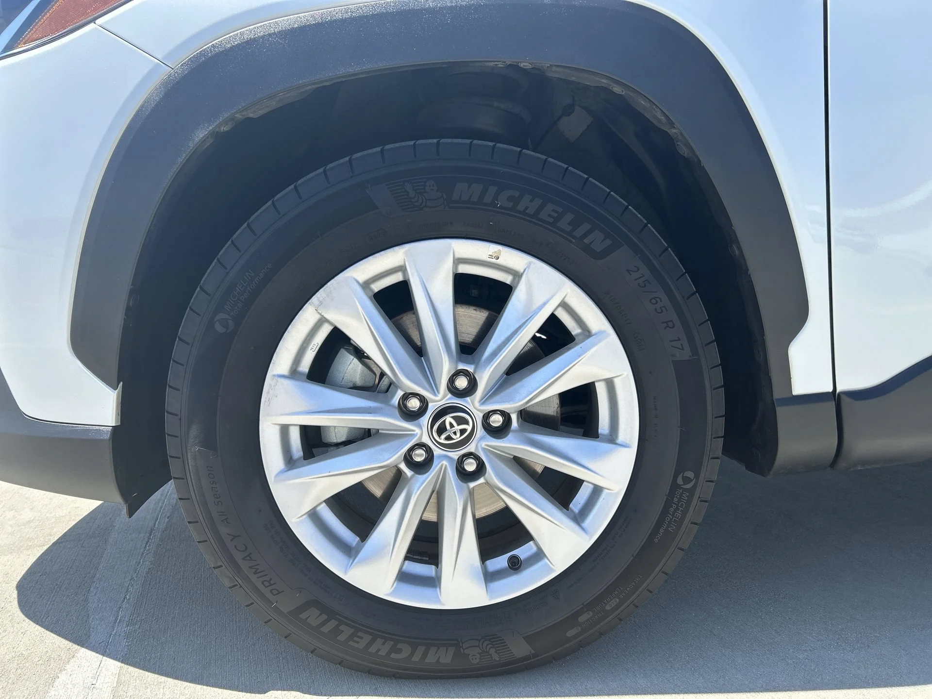 Used 2025 Pearl Toyota LE image 18