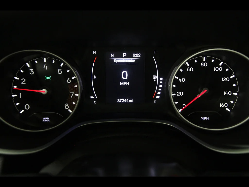 Used 2019 Olive Green Pearl Coat Jeep Latitude image 8